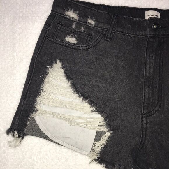 Sneak Peek Black Denim Jean High Rise Shorts Destroyed Front Pockets Size Large - Picture 4 of 12